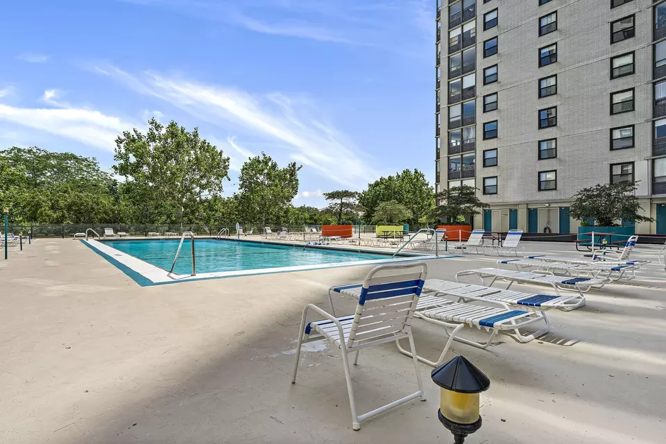 Exterior - 5701 N Sheridan Rd #19T, Chicago, IL 60660 photo 1 of 2