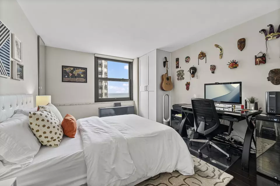 Bedroom - 5701 N Sheridan Rd #19T, Chicago, IL 60660 photo 6 of 9