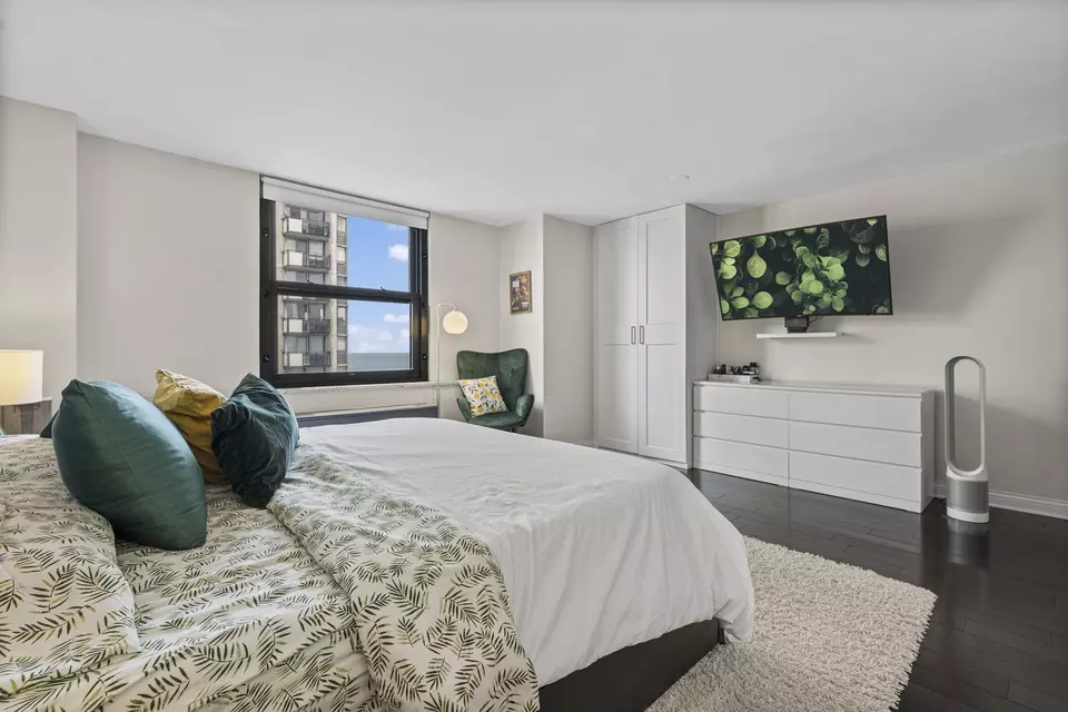 Bedroom - 5701 N Sheridan Rd #19T, Chicago, IL 60660 photo 4 of 9