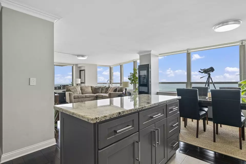 Kitchen - 5701 N Sheridan Rd #19T, Chicago, IL 60660 photo 6 of 6
