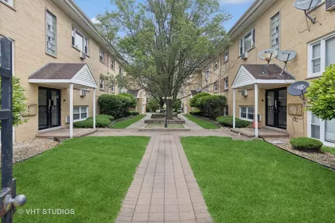 6630 W 95th St #1B, Oak Lawn, IL 60453