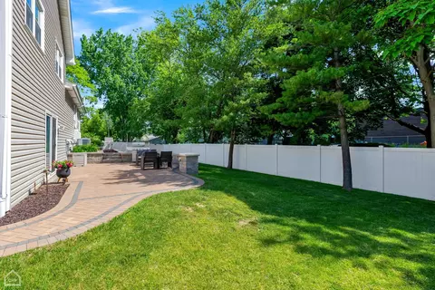 1037 Warwick Cir S, Hoffman Estates, IL 60169 photo 24