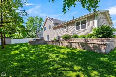 1037 Warwick Cir S, Hoffman Estates, IL 60169 photo 25