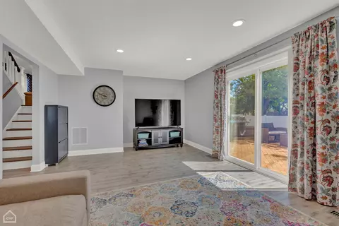 1037 Warwick Cir S, Hoffman Estates, IL 60169 photo 20