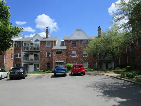 4302 W Shamrock Ln #2C, Mchenry, IL 60050