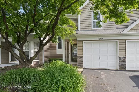 1672 College Green Dr, Elgin, IL 60123