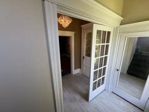 Entry Way - 811 E Monroe St, Bloomington, IL 61701 photo 4 of 5