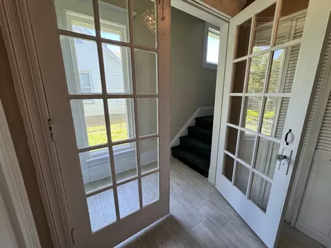 Entry Way - 811 E Monroe St, Bloomington, IL 61701 photo 3 of 5