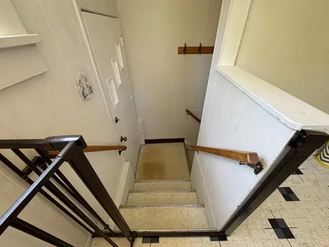 Entry Way - 811 E Monroe St, Bloomington, IL 61701 photo 2 of 5