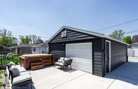 Exterior - 1424 N Ashbel Ave, Berkeley, IL 60163 photo 8 of 10