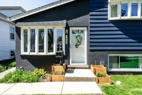 Exterior - 1424 N Ashbel Ave, Berkeley, IL 60163 photo 4 of 10