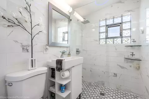 Bath - 1424 N Ashbel Ave, Berkeley, IL 60163 photo 1 of 2