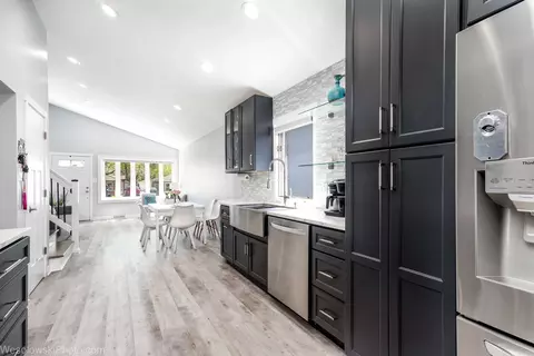 Kitchen - 1424 N Ashbel Ave, Berkeley, IL 60163 photo 3 of 4