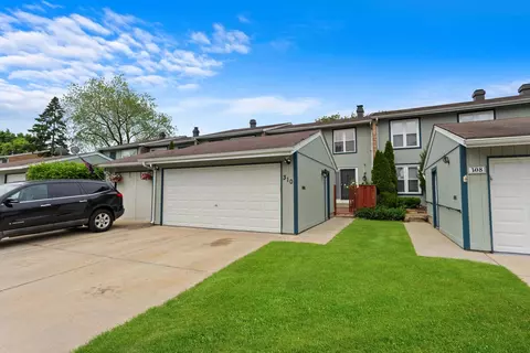 310 Colony Green Dr, Bloomingdale, IL 60108
