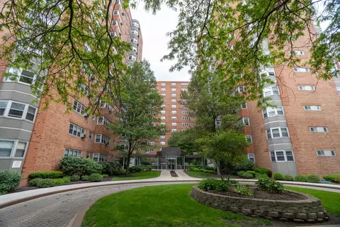 4980 N Marine Dr #637, Chicago, IL 60640
