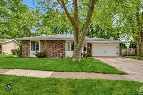 1064 Mallard Dr, Bradley, IL 60915