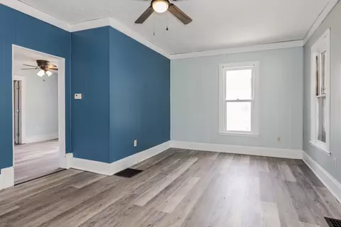 Living - 1003 S Oak St, Bloomington, IL 61701 photo 1 of 4