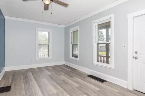 Living - 1003 S Oak St, Bloomington, IL 61701 photo 2 of 4