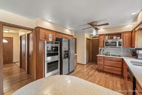 Kitchen - 120 S Jane Dr, Elgin, IL 60123 photo 3 of 4