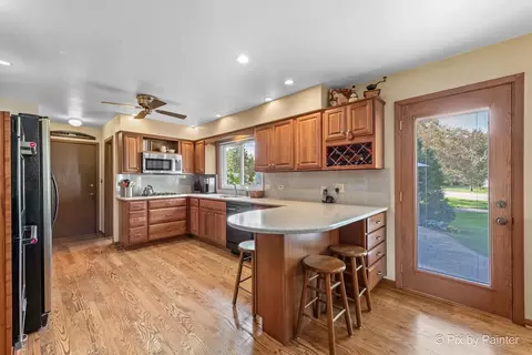 Kitchen - 120 S Jane Dr, Elgin, IL 60123 photo 4 of 4