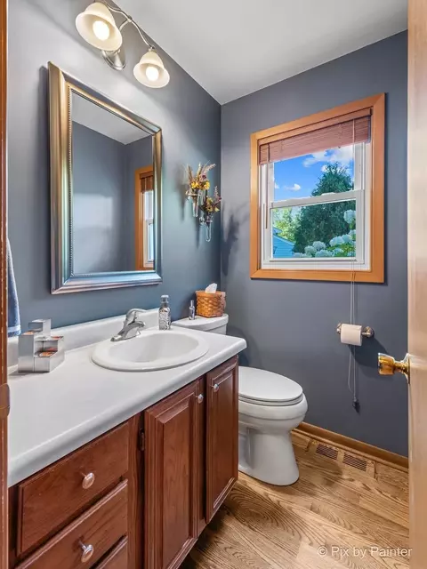 Bath - 120 S Jane Dr, Elgin, IL 60123 photo 1 of 2