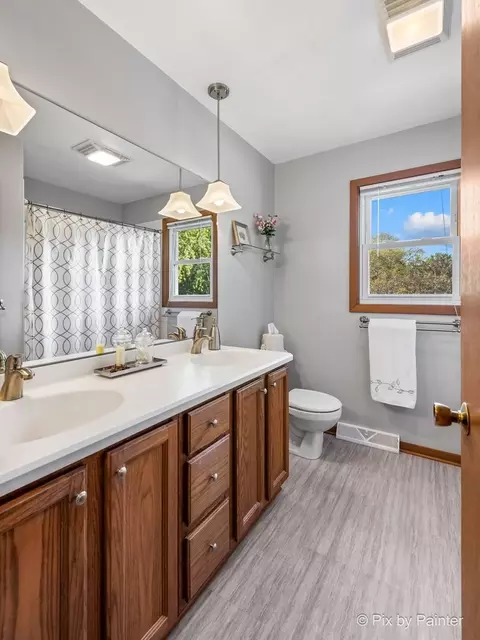 Bath - 120 S Jane Dr, Elgin, IL 60123 photo 2 of 2