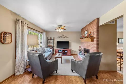 Living - 120 S Jane Dr, Elgin, IL 60123 photo 2 of 4