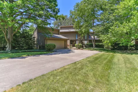 56 Chestnut Ct, Champaign, IL 61822