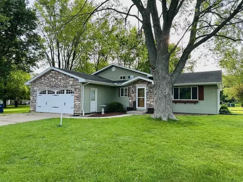 12094 Greenleaf Dr, Farmer City, IL 61842