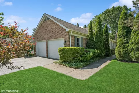 841 Sutton Ct, Lincolnshire, IL 60069