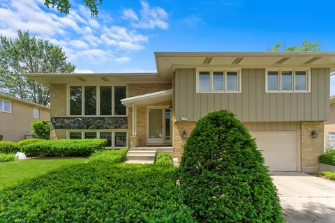 15400 Hickory Ln, Oak Forest, IL 60452