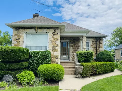 125 Maple Ave, Highwood, IL 60040