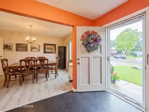 4507 Front Royal Dr, Mchenry, IL 60050 photo 2