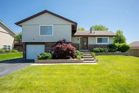 7631 W Newcastle Dr, Frankfort, IL 60423