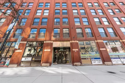 225 W Huron St #320, Chicago, IL 60654