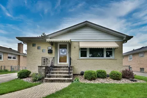 8451 N Oleander Ave, Niles, IL 60714