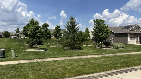 1104 Farm Lake Dr, Mahomet, IL 61853