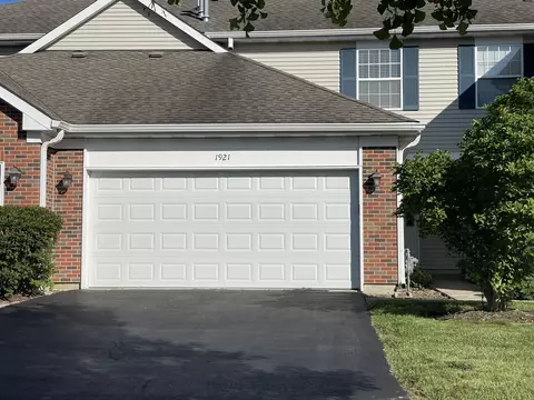 1921 Blackberry Ln, Hoffman Estates, IL 60169