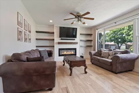 220 E Bachtold St, Forrest, IL 61741 photo 3