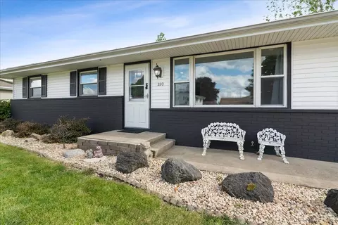 220 E Bachtold St, Forrest, IL 61741 photo 2