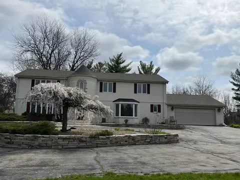 1 Tricia Ln, Barrington Hills, IL 60010