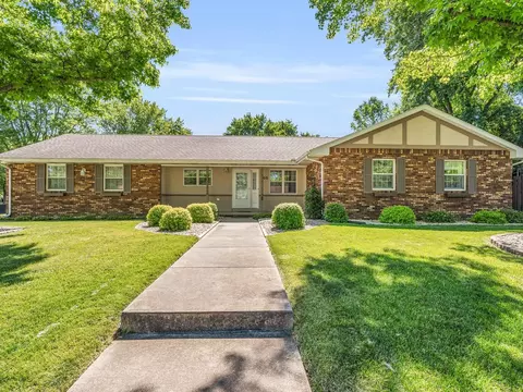 705 Hillside Dr, Monticello, IL 61856