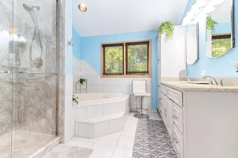Bath - 3910 W 155th St, Markham, IL 60428 photo 1 of 4
