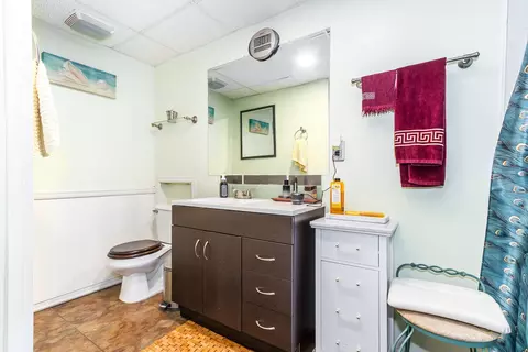 Bath - 3910 W 155th St, Markham, IL 60428 photo 2 of 4