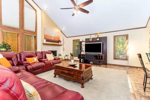 Living - 3910 W 155th St, Markham, IL 60428 photo 3 of 5