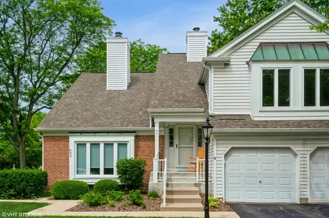 681 Regent Ln, Prospect Heights, IL 60070