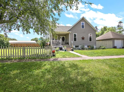 308 W Church St, Cissna Park, IL 60924