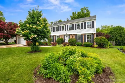 Exterior - 450 Hevern Dr, Wheaton, IL 60189 photo 1 of 4