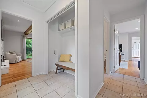 Entry Way - 450 Hevern Dr, Wheaton, IL 60189 photo 2 of 3
