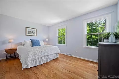 Bedroom - 450 Hevern Dr, Wheaton, IL 60189 photo 3 of 4